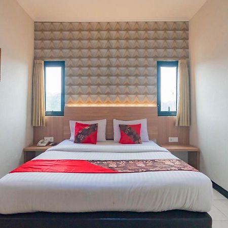Cihampelas Hotel 2 Mitra Reddoorz باندونج المظهر الخارجي الصورة