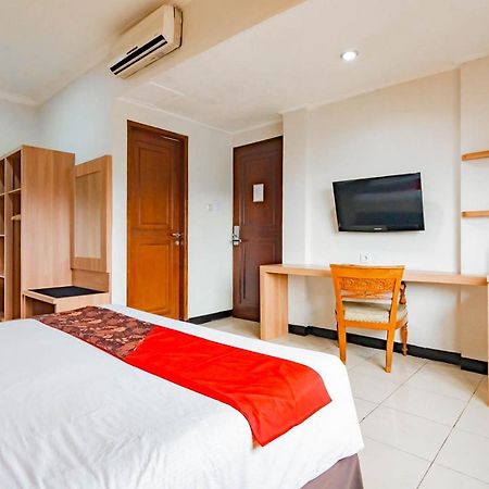 Cihampelas Hotel 2 Mitra Reddoorz باندونج المظهر الخارجي الصورة