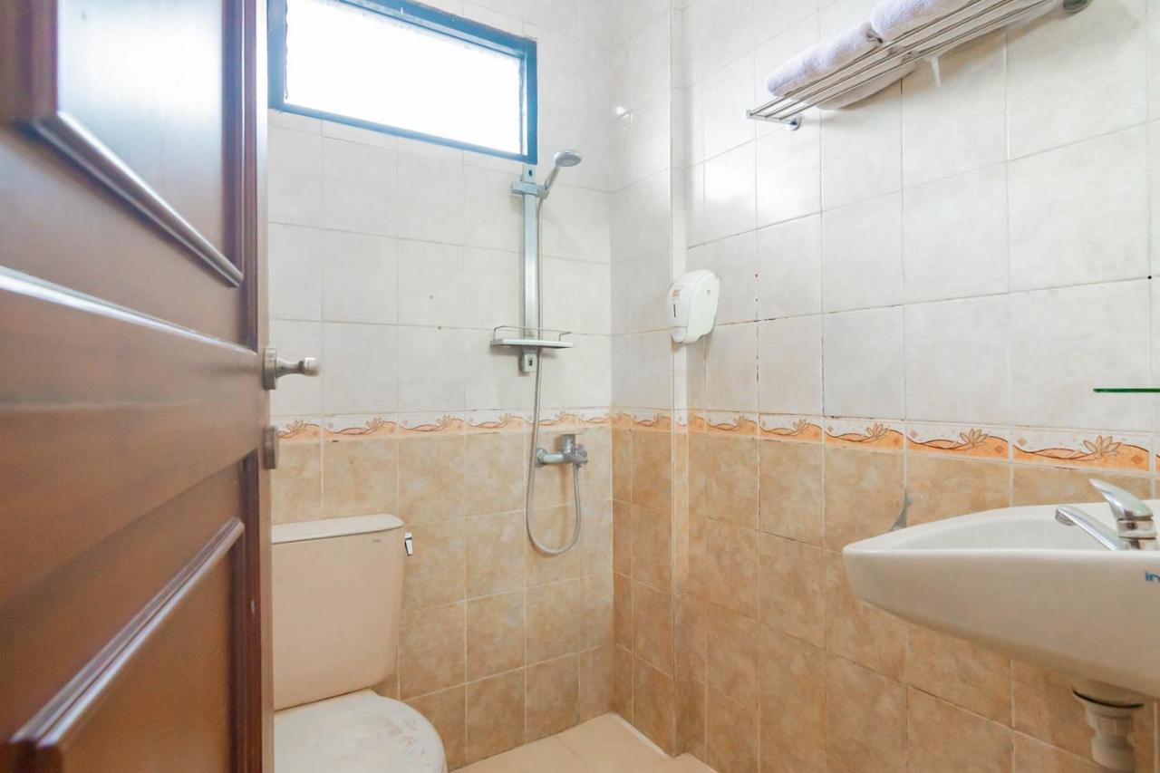 Cihampelas Hotel 2 Mitra Reddoorz باندونج المظهر الخارجي الصورة