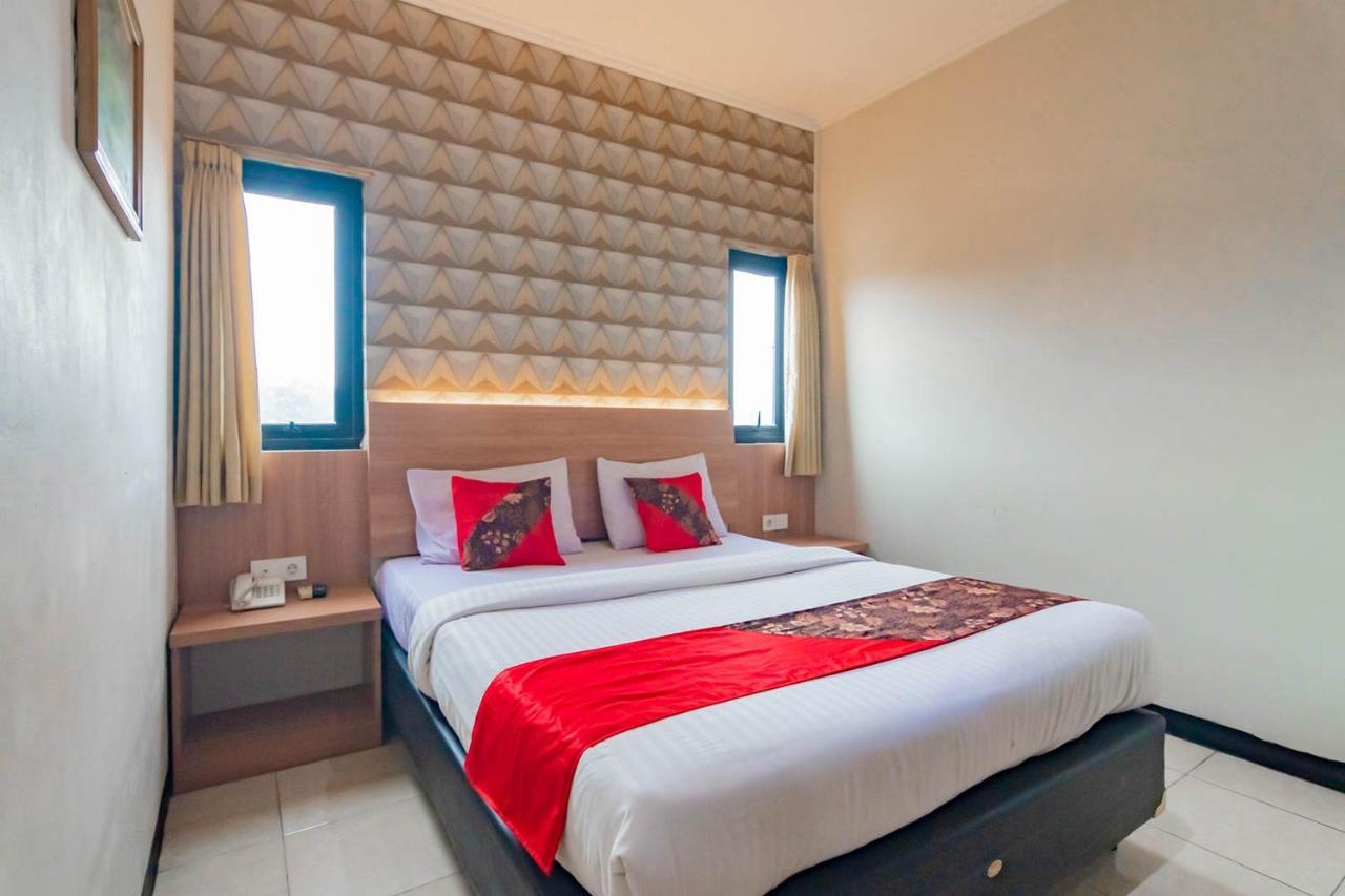 Cihampelas Hotel 2 Mitra Reddoorz باندونج المظهر الخارجي الصورة
