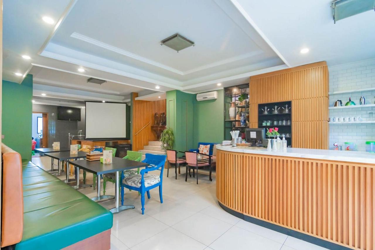 Cihampelas Hotel 2 Mitra Reddoorz باندونج المظهر الخارجي الصورة