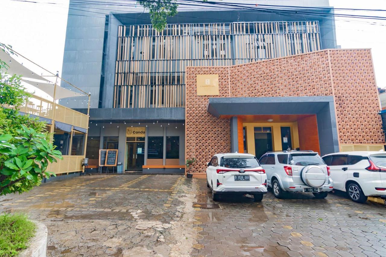Cihampelas Hotel 2 Mitra Reddoorz باندونج المظهر الخارجي الصورة
