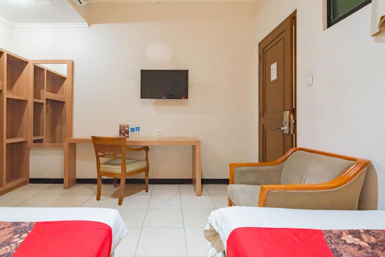 Cihampelas Hotel 2 Mitra Reddoorz باندونج المظهر الخارجي الصورة