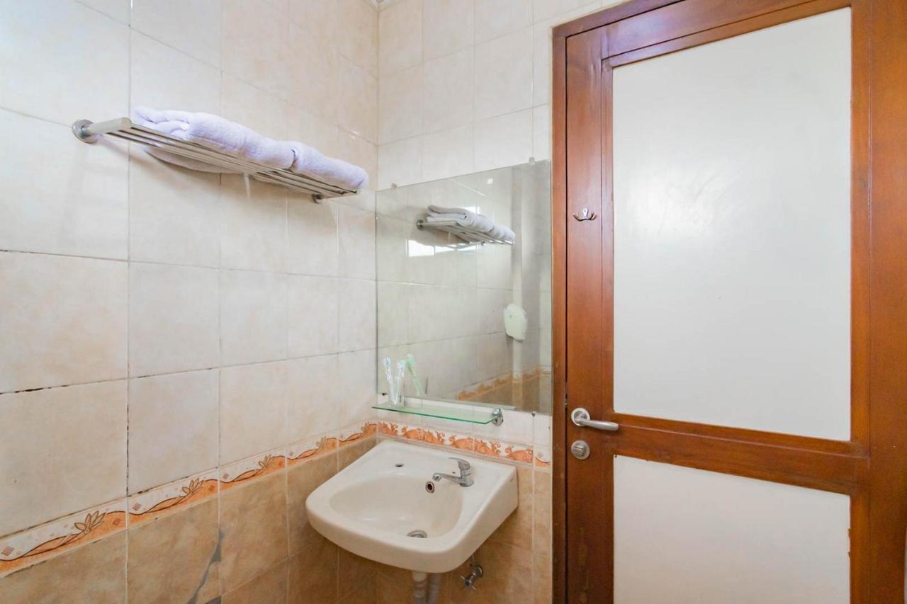 Cihampelas Hotel 2 Mitra Reddoorz باندونج المظهر الخارجي الصورة
