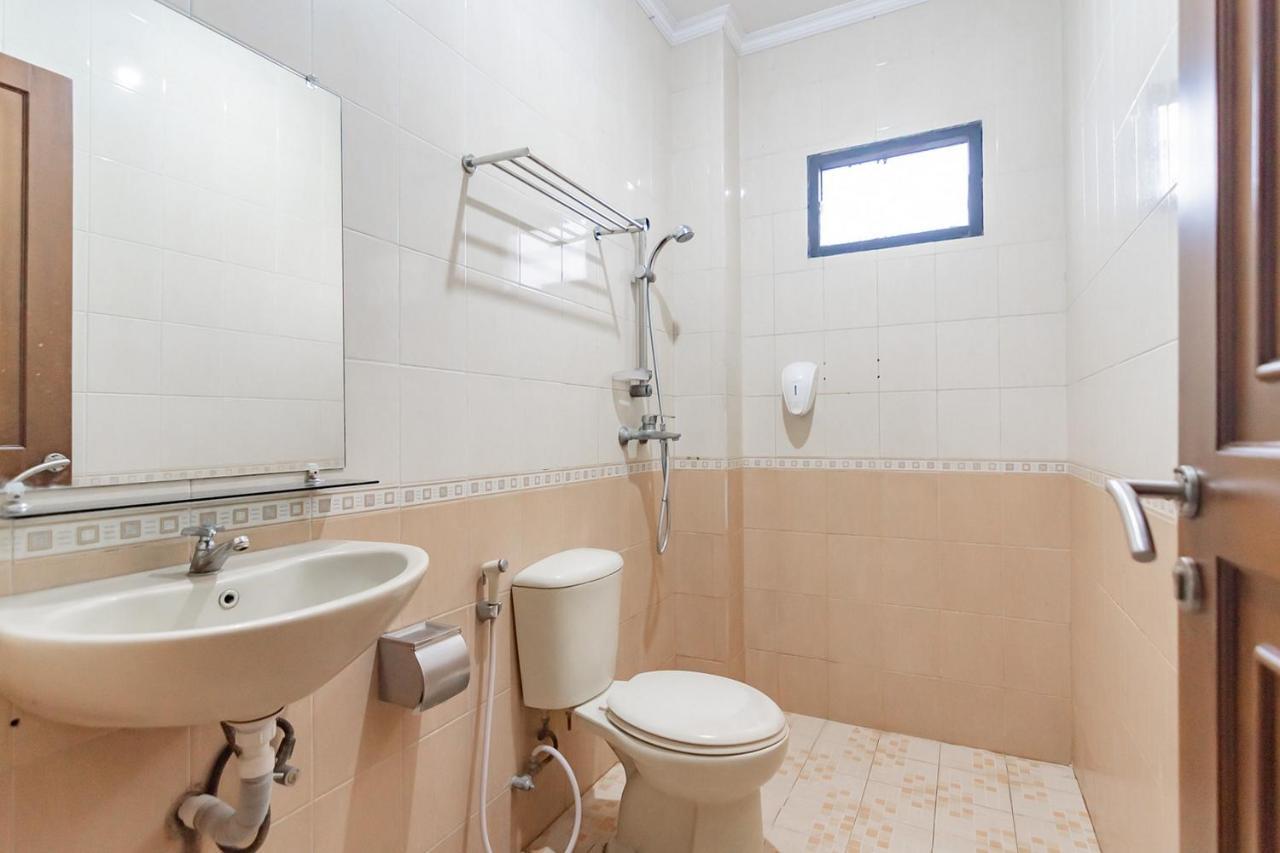 Cihampelas Hotel 2 Mitra Reddoorz باندونج المظهر الخارجي الصورة