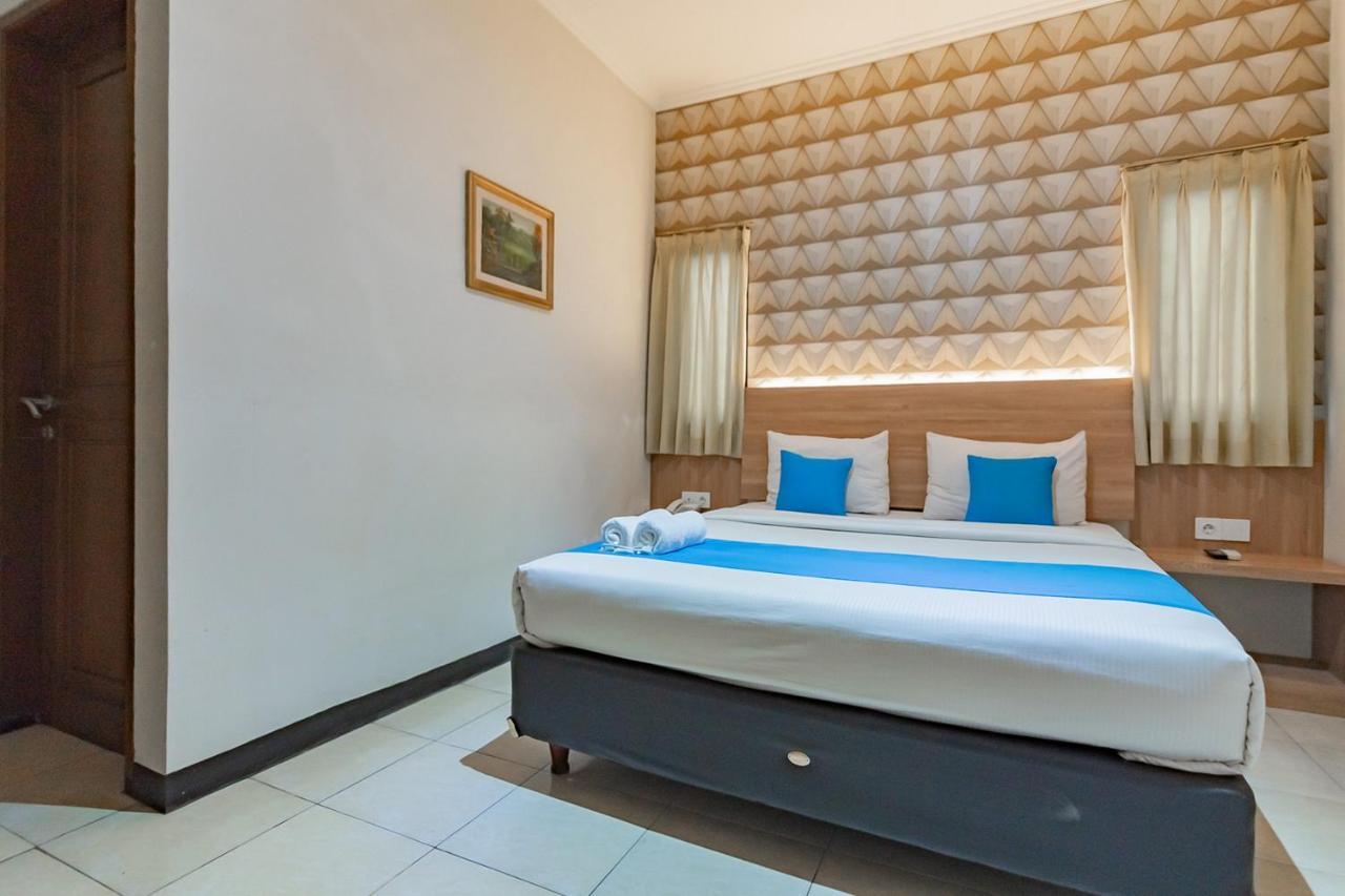 Cihampelas Hotel 2 Mitra Reddoorz باندونج المظهر الخارجي الصورة