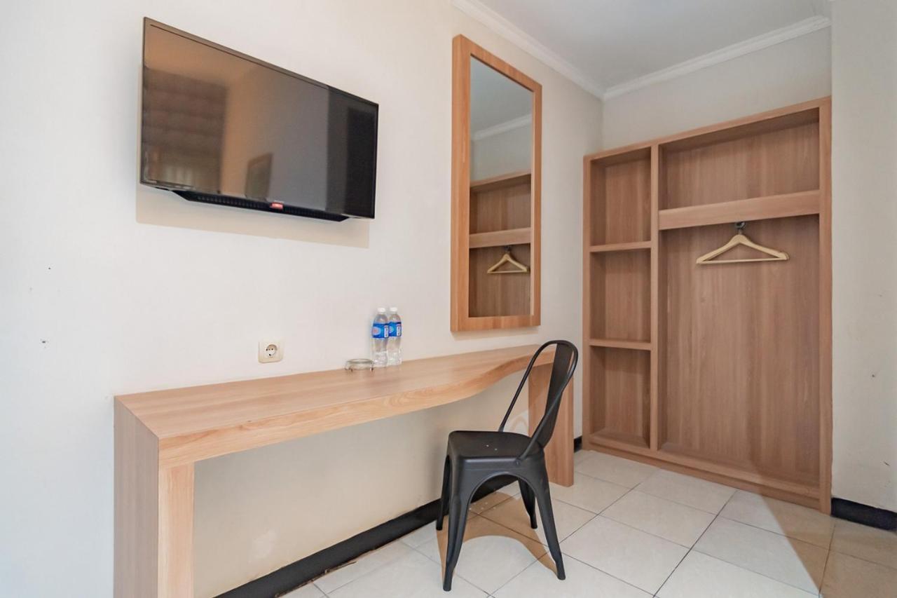 Cihampelas Hotel 2 Mitra Reddoorz باندونج المظهر الخارجي الصورة