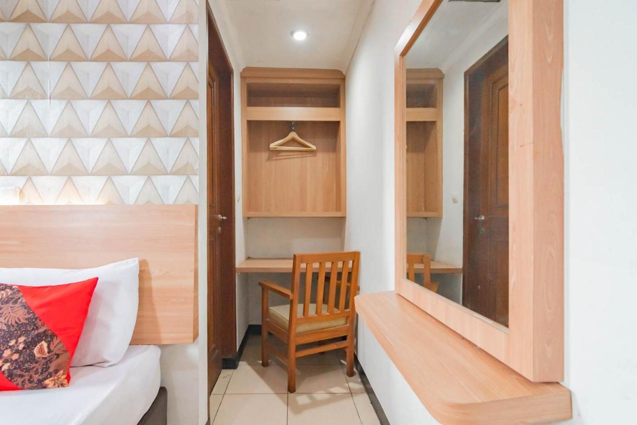 Cihampelas Hotel 2 Mitra Reddoorz باندونج المظهر الخارجي الصورة
