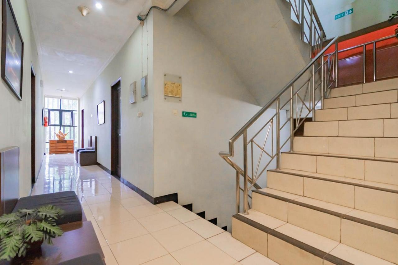 Cihampelas Hotel 2 Mitra Reddoorz باندونج المظهر الخارجي الصورة