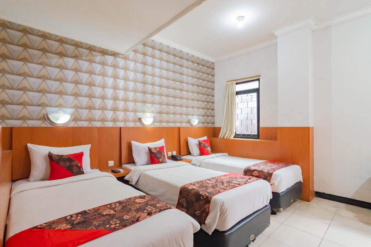Cihampelas Hotel 2 Mitra Reddoorz باندونج المظهر الخارجي الصورة