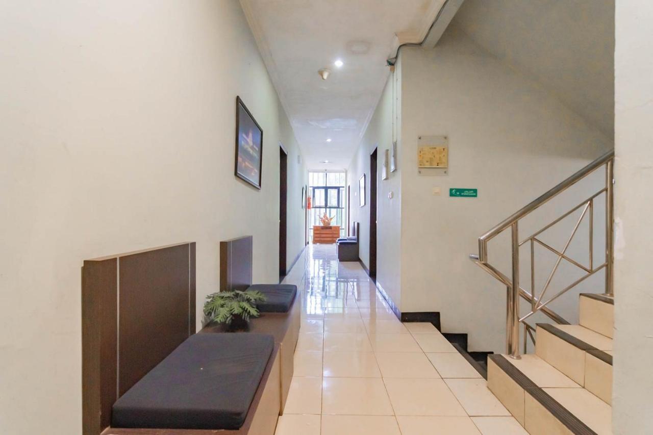 Cihampelas Hotel 2 Mitra Reddoorz باندونج المظهر الخارجي الصورة