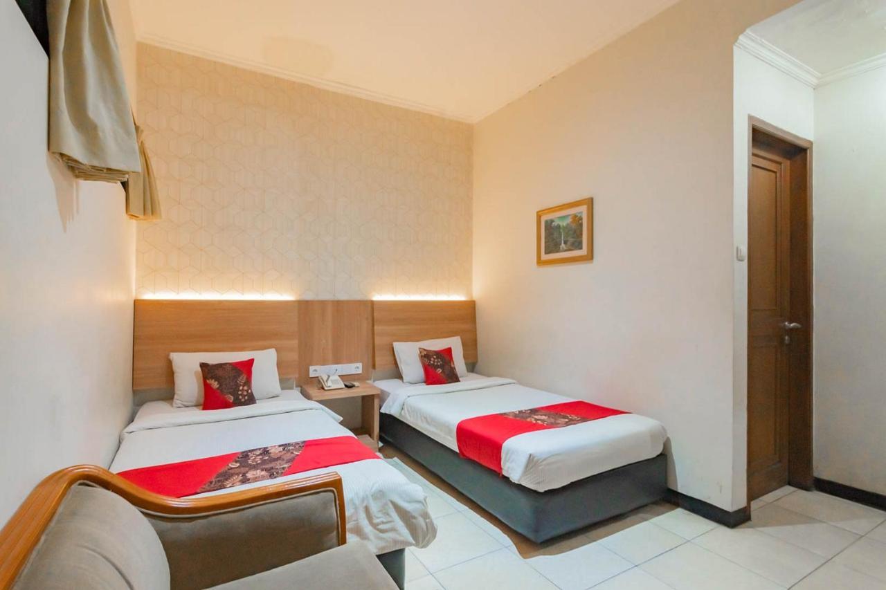 Cihampelas Hotel 2 Mitra Reddoorz باندونج المظهر الخارجي الصورة