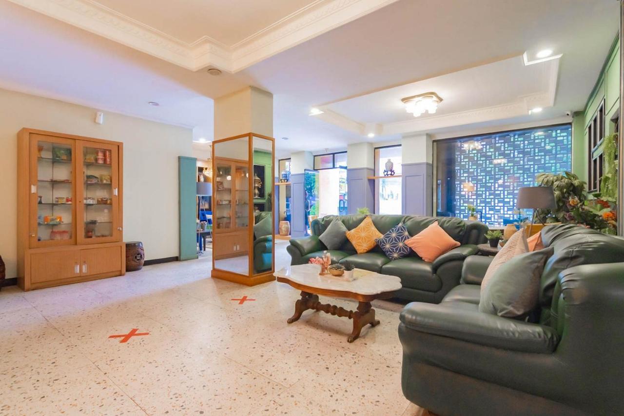 Cihampelas Hotel 2 Mitra Reddoorz باندونج المظهر الخارجي الصورة