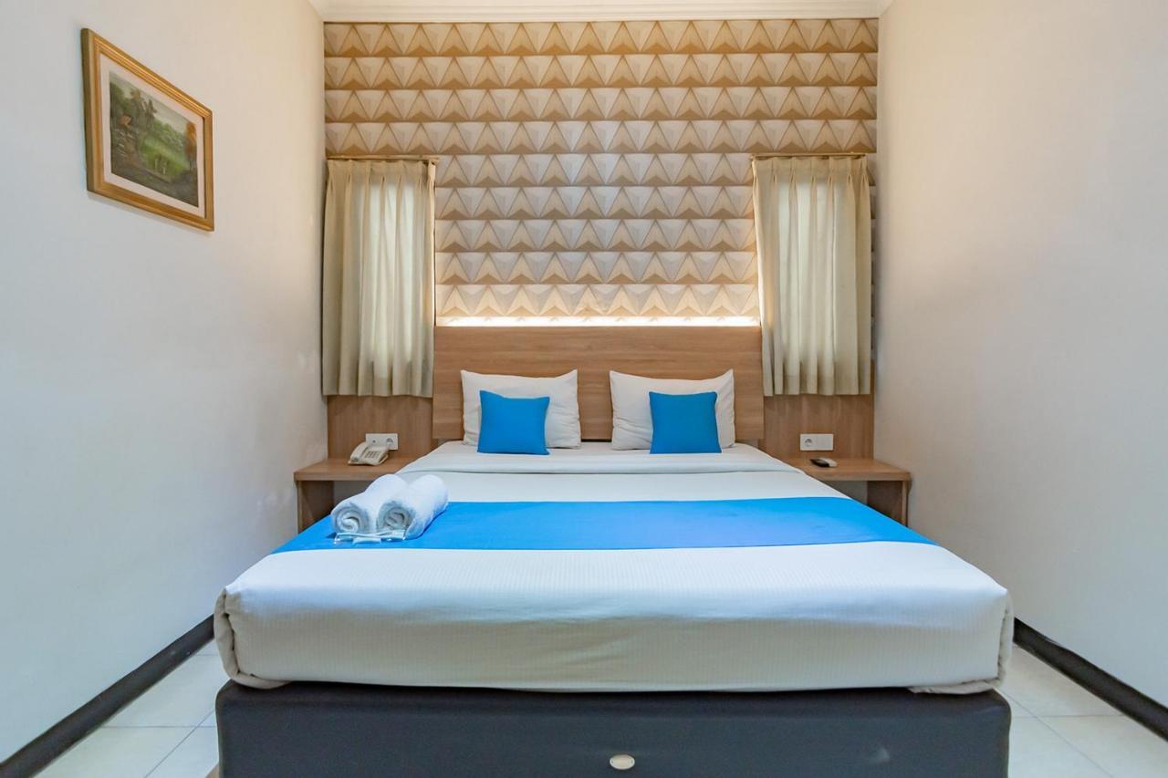 Cihampelas Hotel 2 Mitra Reddoorz باندونج المظهر الخارجي الصورة