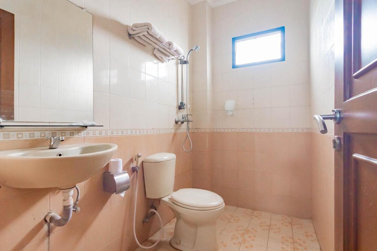 Cihampelas Hotel 2 Mitra Reddoorz باندونج المظهر الخارجي الصورة