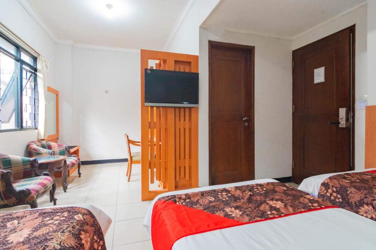 Cihampelas Hotel 2 Mitra Reddoorz باندونج المظهر الخارجي الصورة