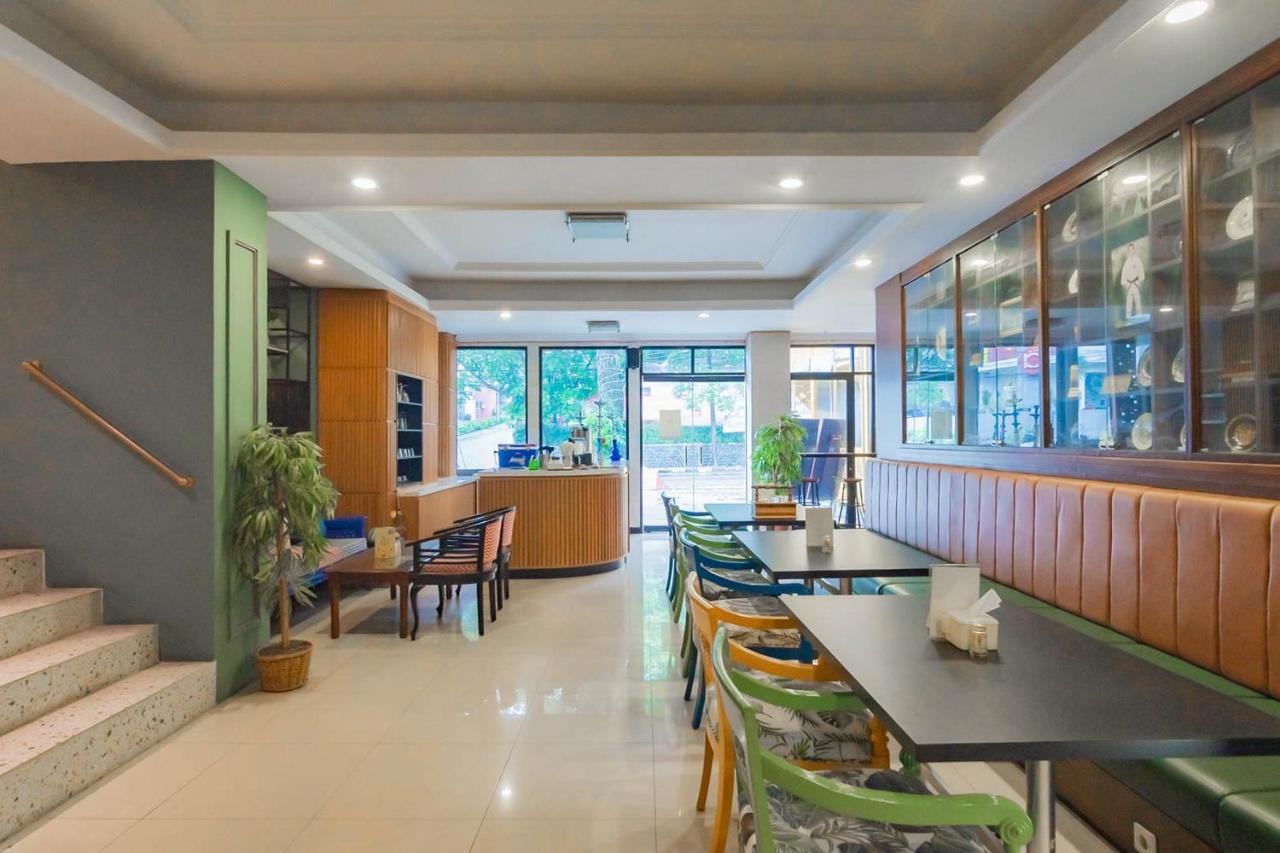 Cihampelas Hotel 2 Mitra Reddoorz باندونج المظهر الخارجي الصورة